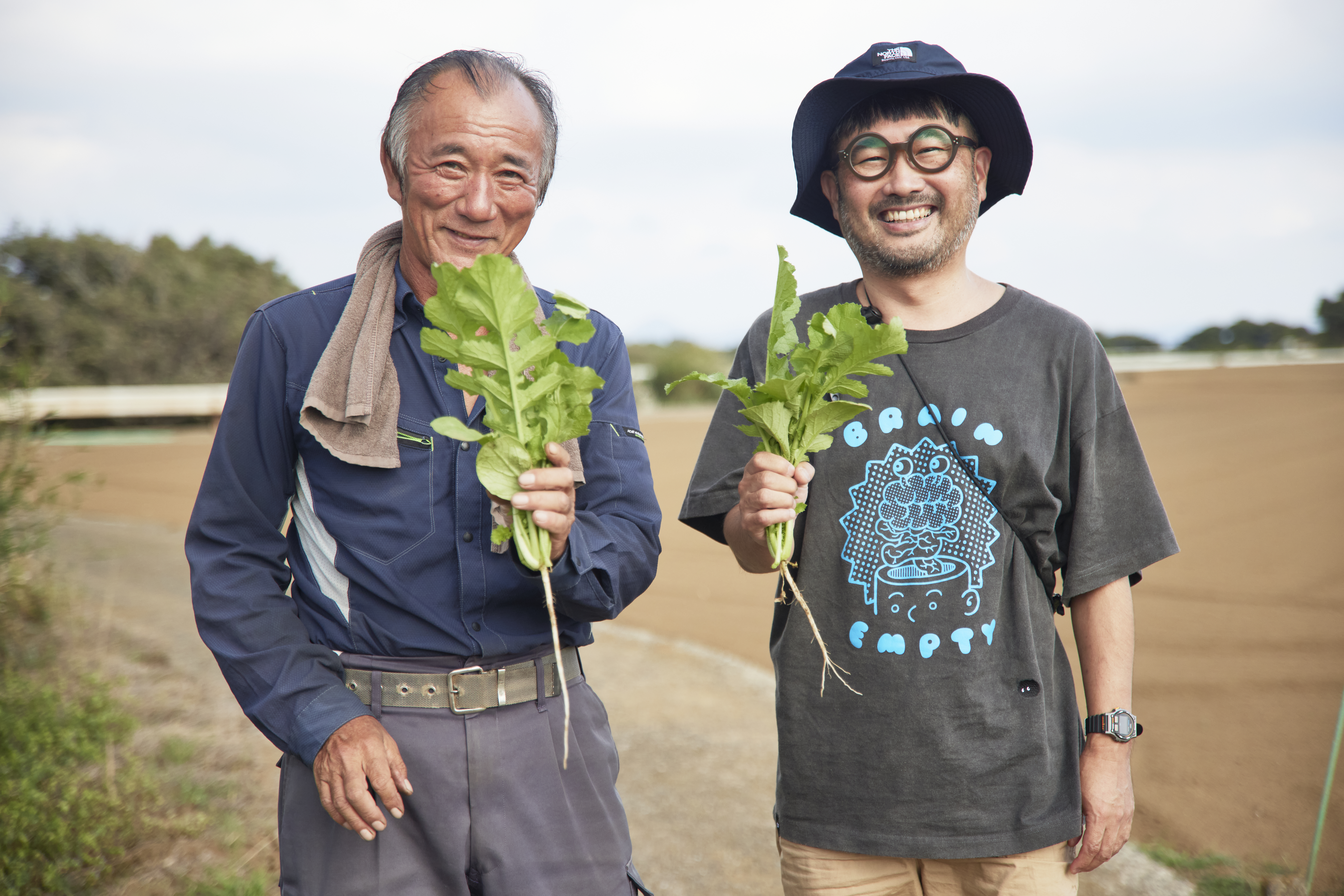 【連載】三浦大根命名100周年デザインＰＪ④ファッションデザイナー髙島さんと個性豊かな三浦の畑を巡る