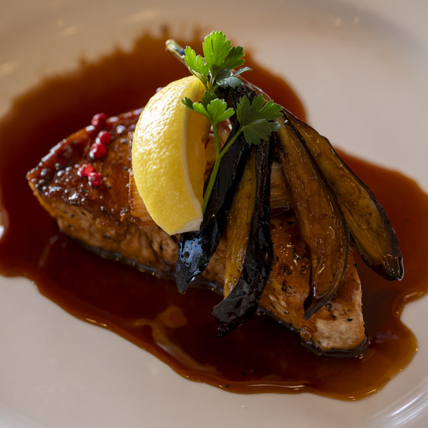 【横須賀】50年の歴史「レストランDon」シェフ
大串正博さん考案の「メカジキのペッパーステーキ」
