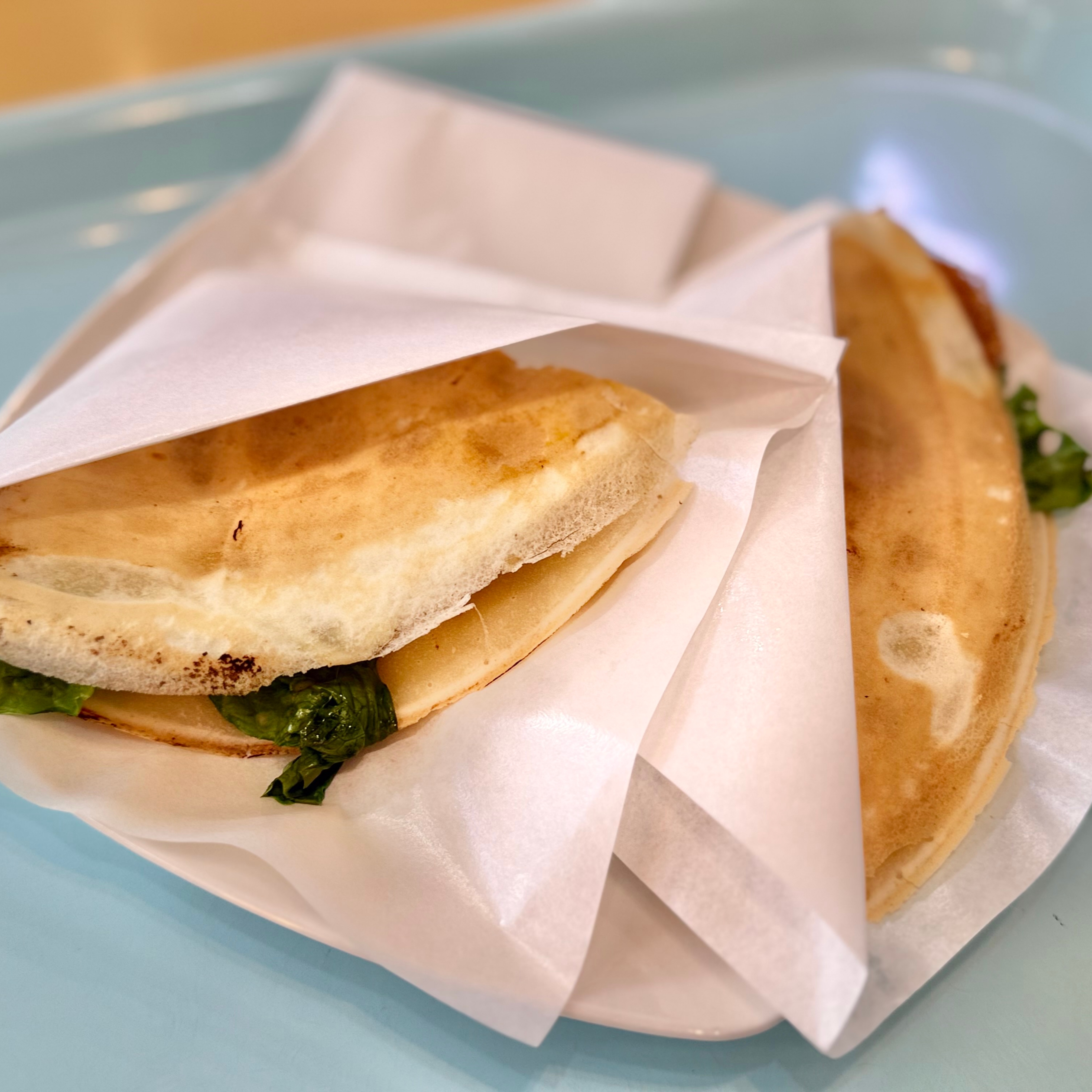 【横須賀】中華街仕込みの職人技！パリふわ新食感“新しい粉もの”「チーズモック in すえひろ」