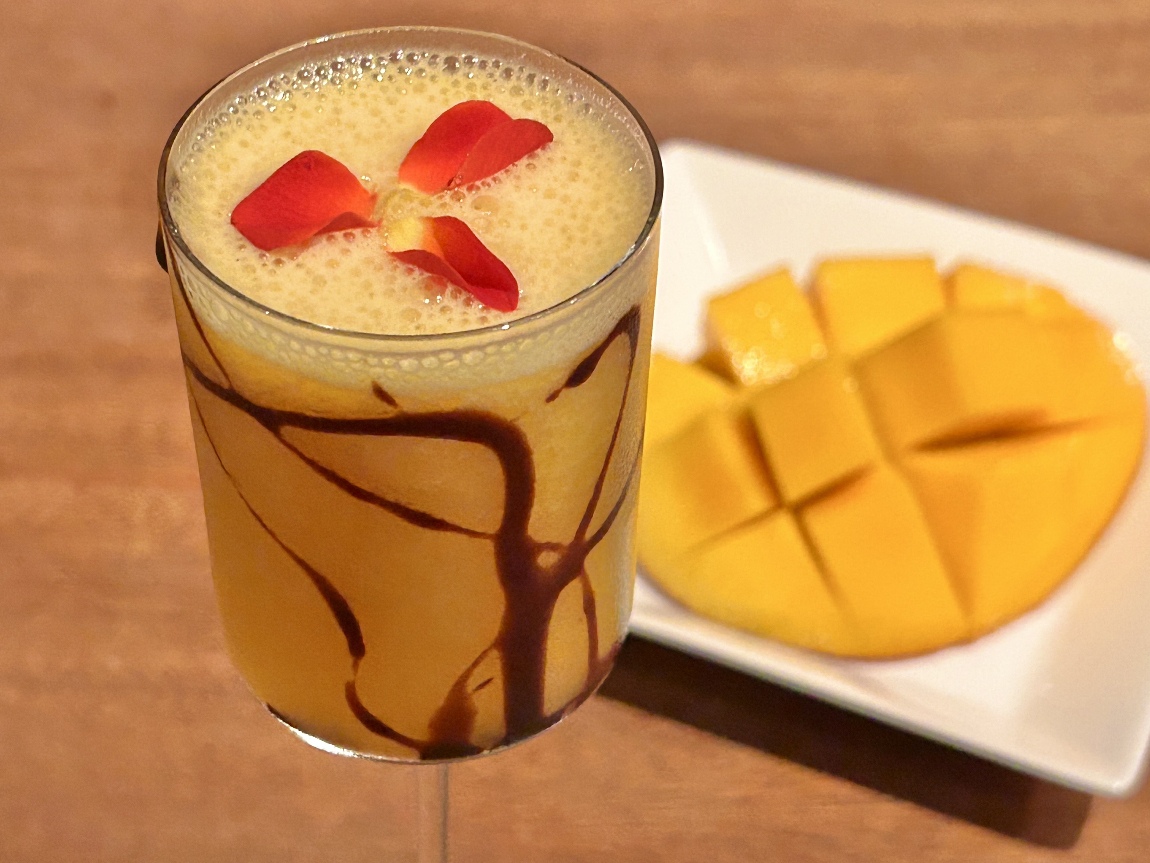 横須賀】完熟アップルマンゴーと薔薇のカクテル 大人の隠れ家「Bar