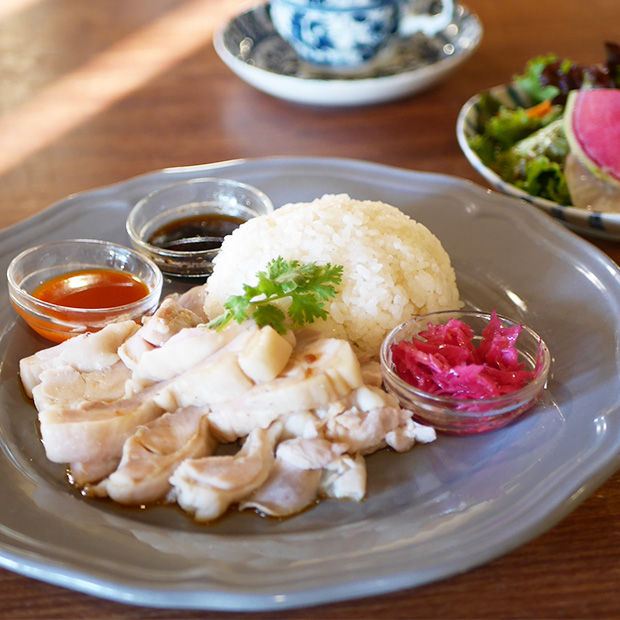 【葉山】香り立つごはんとジューシー鶏！予約必至「会英楼」の海南チキンライス