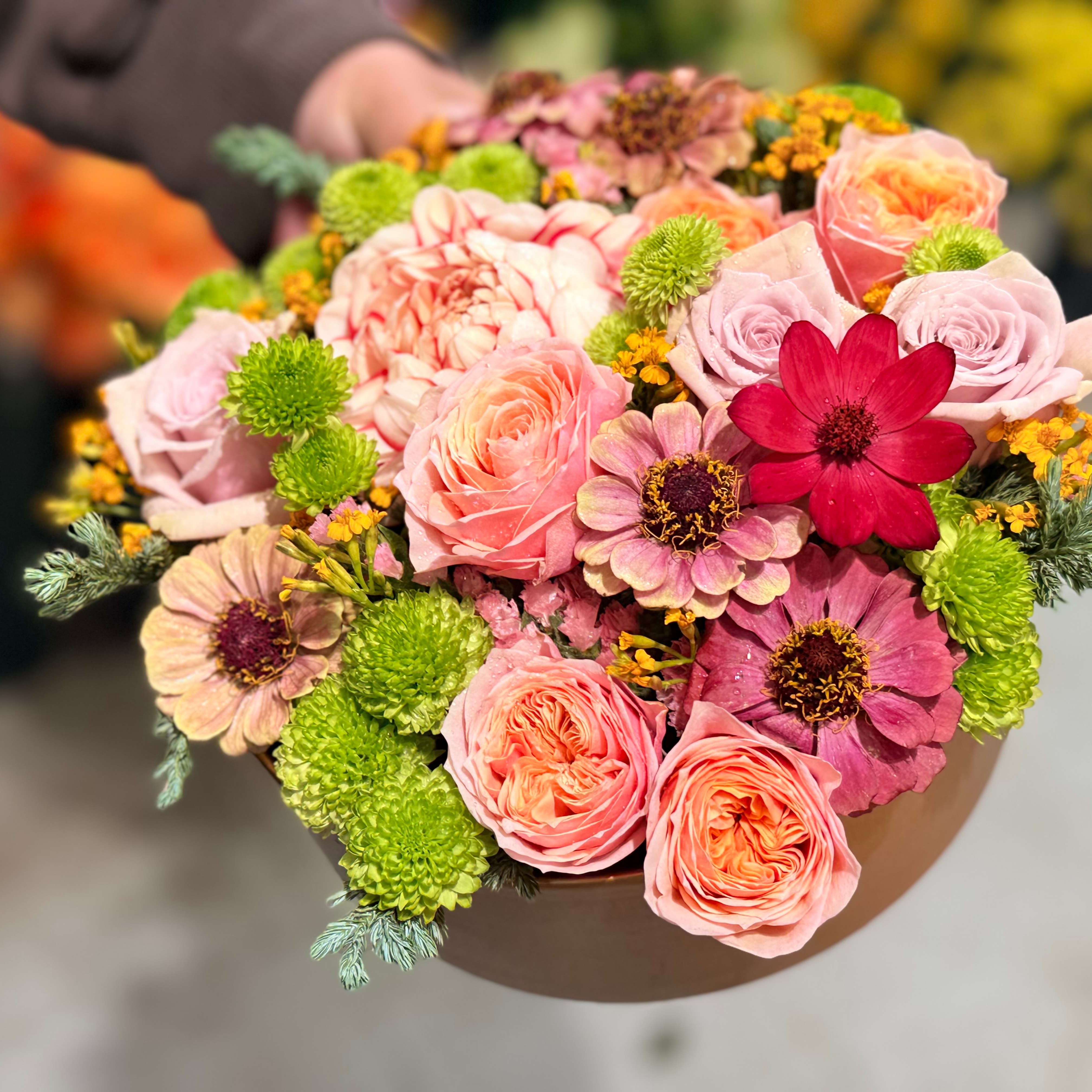 【横須賀】日常を彩るおしゃれな花たち 創業143年目、5代目へと受け継がれる老舗生花店「花う」