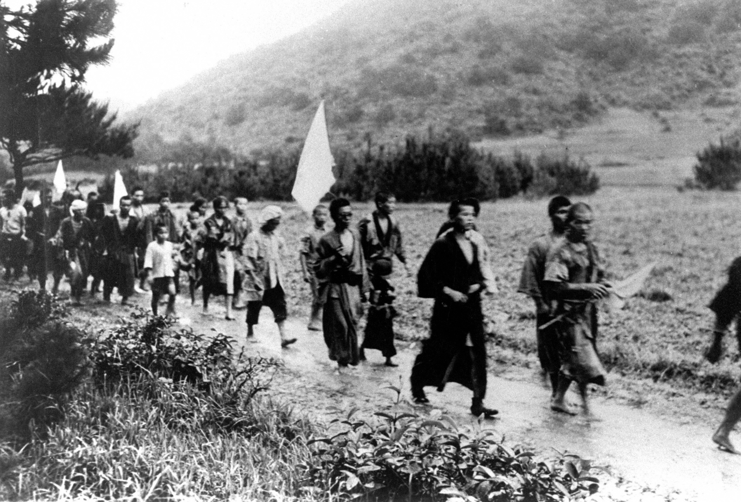 本部半島沖の伊江島に上陸した米軍は、6月20日には島を占領した