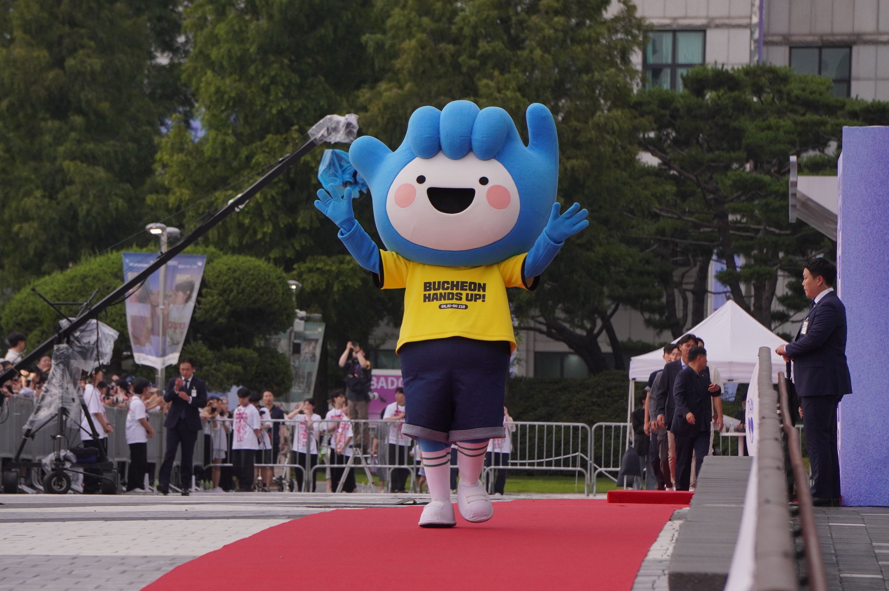 第28回プチョン国際ファンタスティック映画祭のレッドカーペットに登場した、プチョン市のユルキャラ、プチョンハンソプ