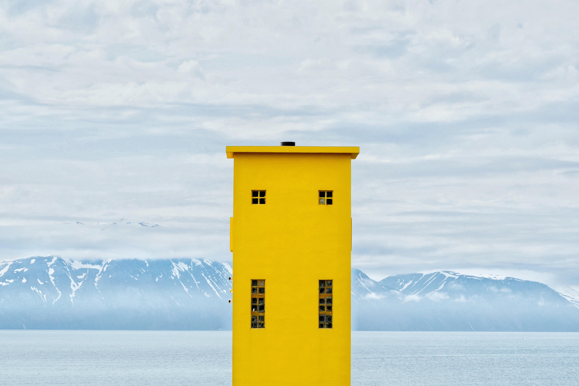 「フーサヴィーク灯台 アイスランド、フーサヴィーク」