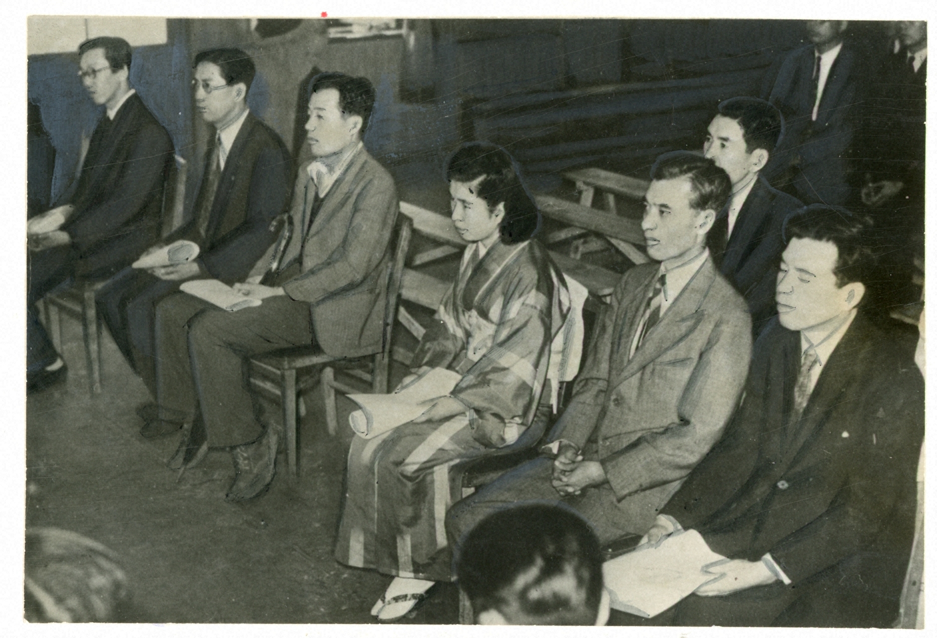 第１回毎日映画コンクール表彰式。左端が音楽賞の早坂文雄、一人置いて演技賞の小沢栄太郎＝１９４６年