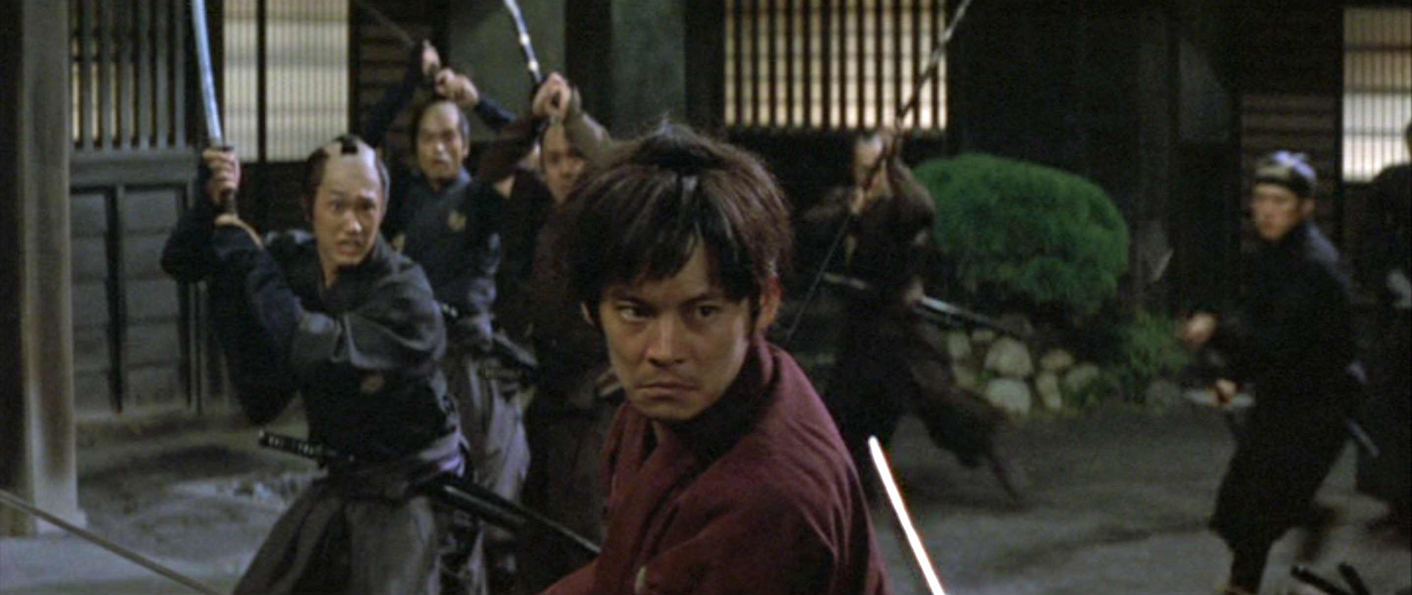 【図5】森田版ではその場の全員が武器を手にして三十郎に挑みかかってくる。