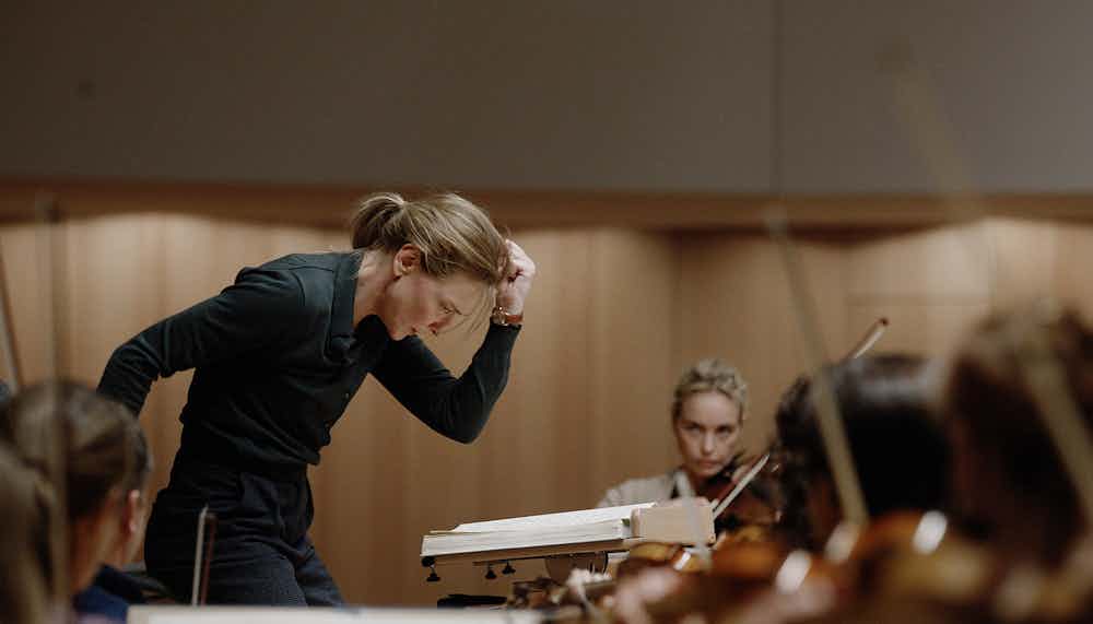 エリート女性指揮者の闇を深掘り 権力の行きつく果て 「TAR／ター」：いつでもシネマ ひとシネマ