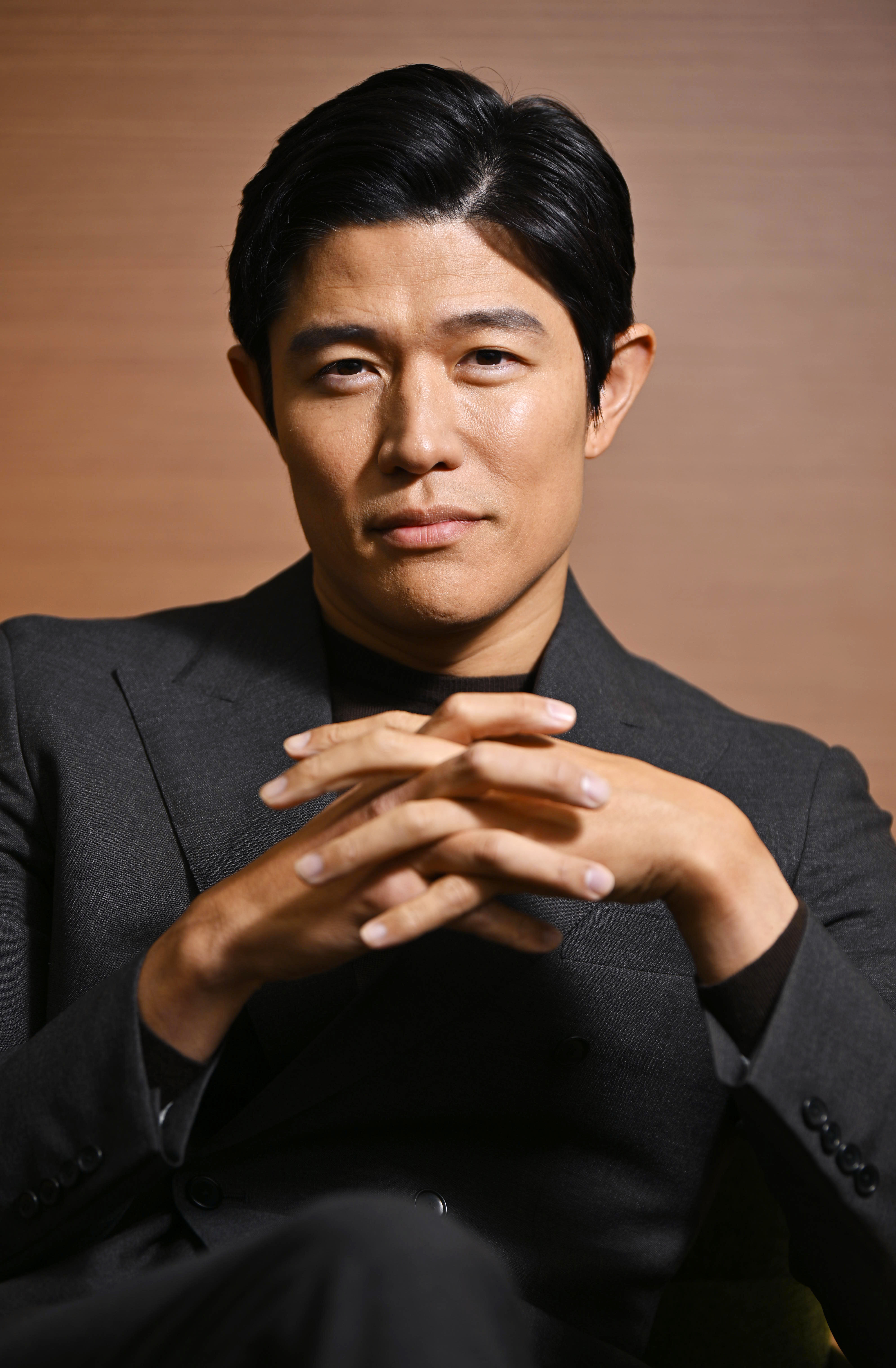 写真【2/5枚】 毎日映コン男優主演賞 鈴木亮平 セクシュアリティーに悩む人々への「使命」と「覚悟」 ひとシネマ