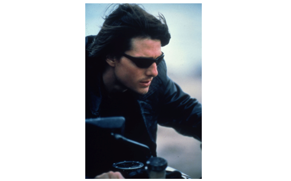 「M:I-2」より   ©2000 Paramount Pictures. MISSION IMPOSSIBLE is a trademark of Paramount Pictures.