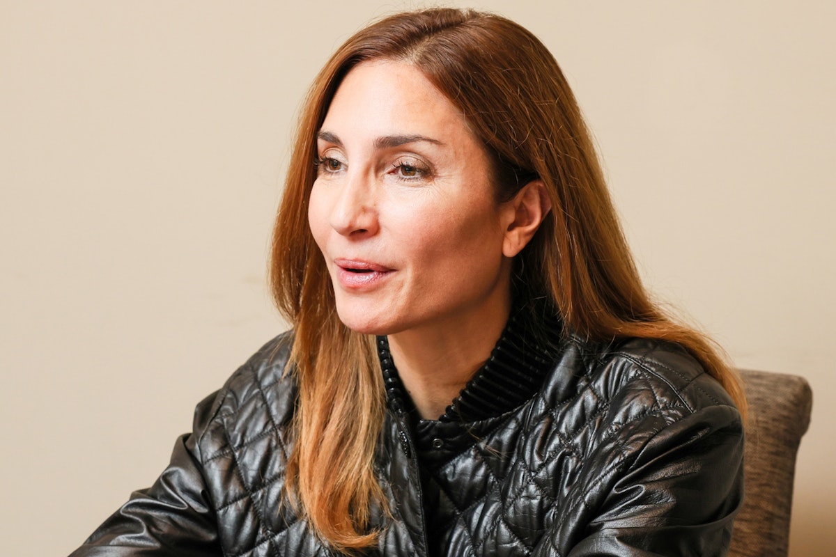 アスラン・グールドン E 美女、SEXY、フランス有名作家、入手困難 あいまっ