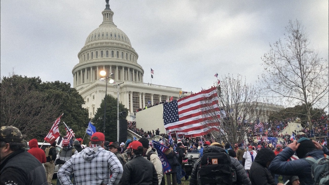 【2020年大統領選】連邦議会議事堂を囲むドナルド・トランプの支持者