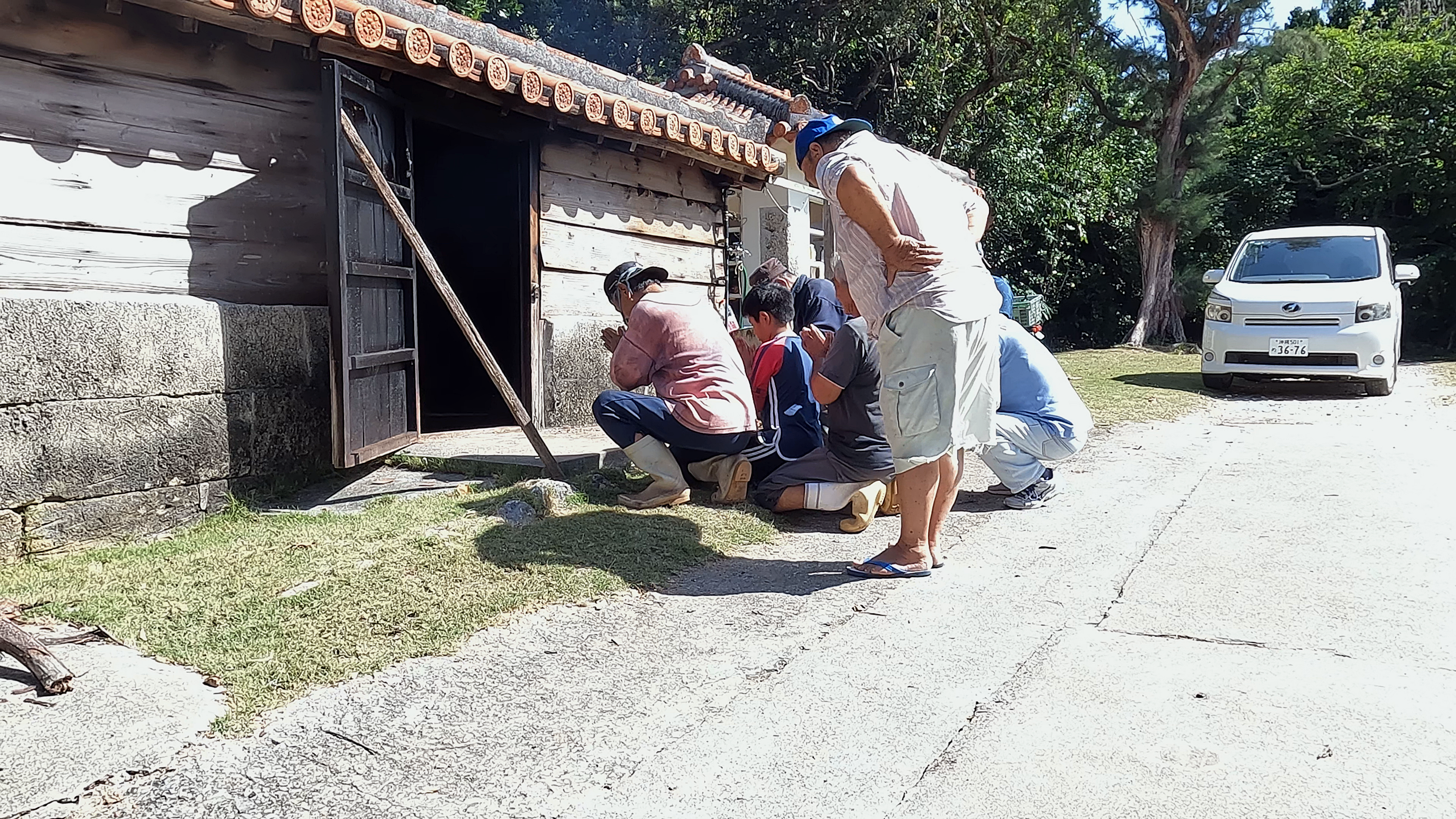 燻製の首尾を祈る「沖縄久高島のイラブー」