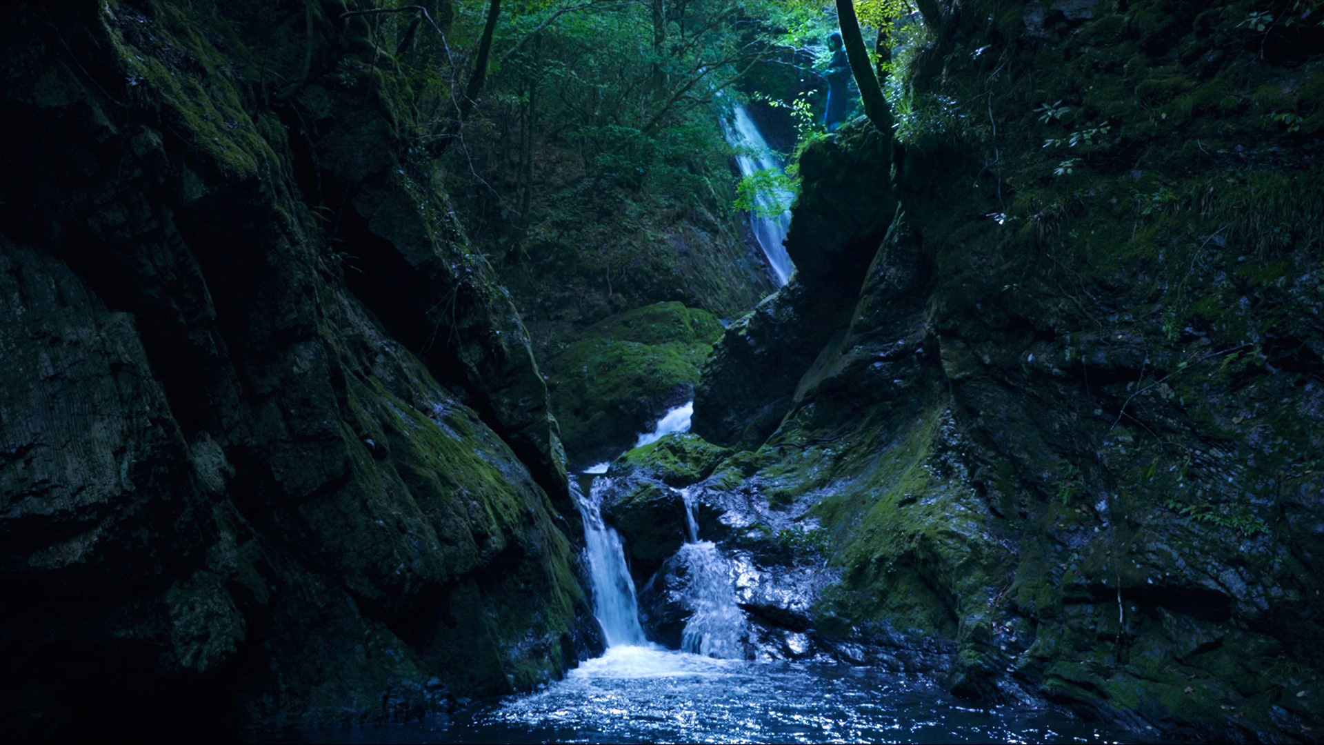 「光る川」