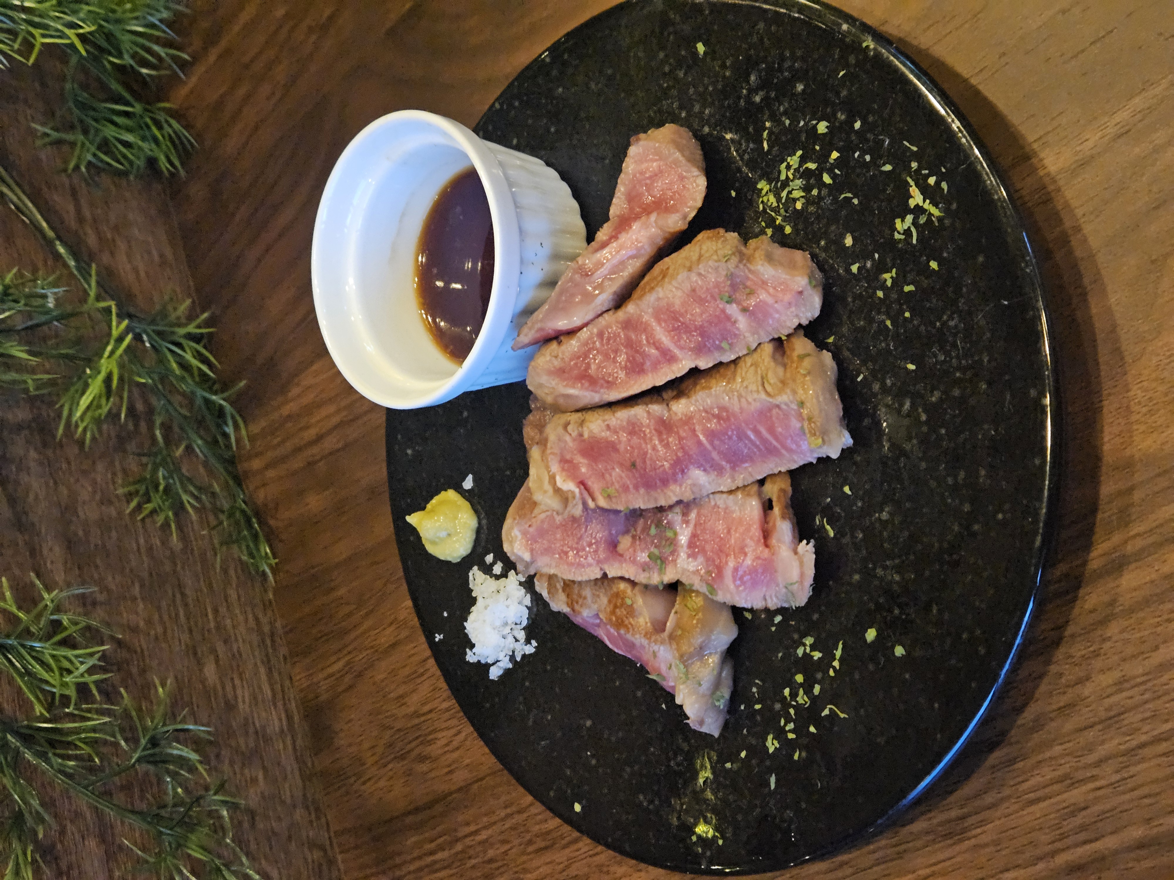 独自のルートで仕入れる国産ヒレ肉