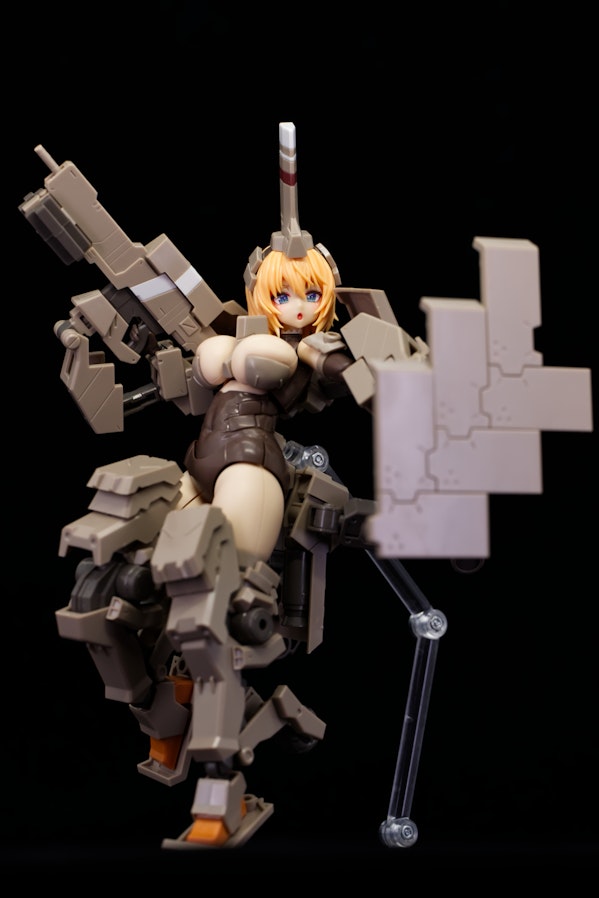 FAガール 輝鎚・甲 武装