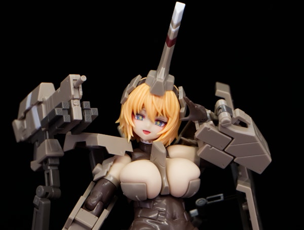 FAガール 輝鎚・甲 武装