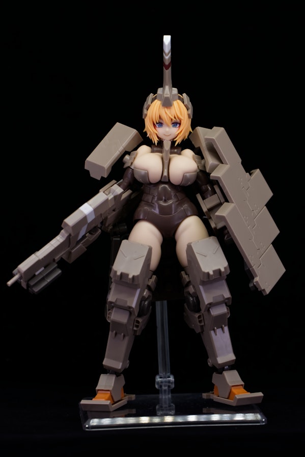 FAガール 輝鎚・甲 武装