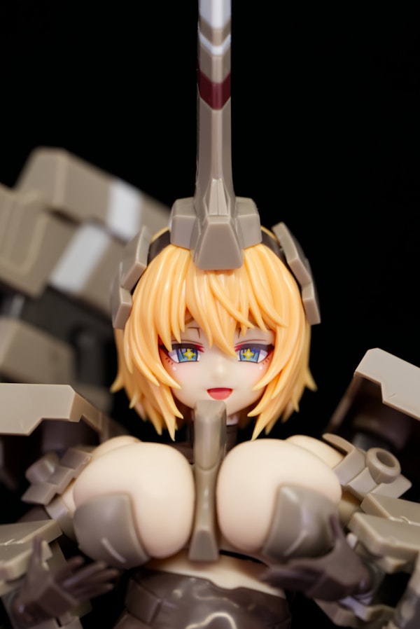 FAガール 輝鎚・甲 武装