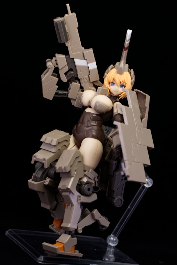 FAガール 輝鎚・甲 武装