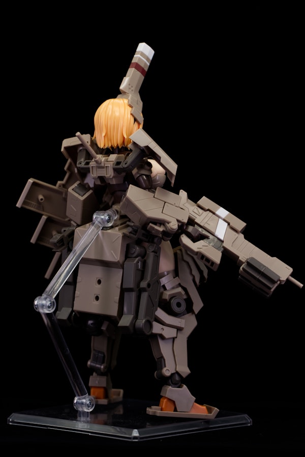 FAガール 輝鎚・甲 武装