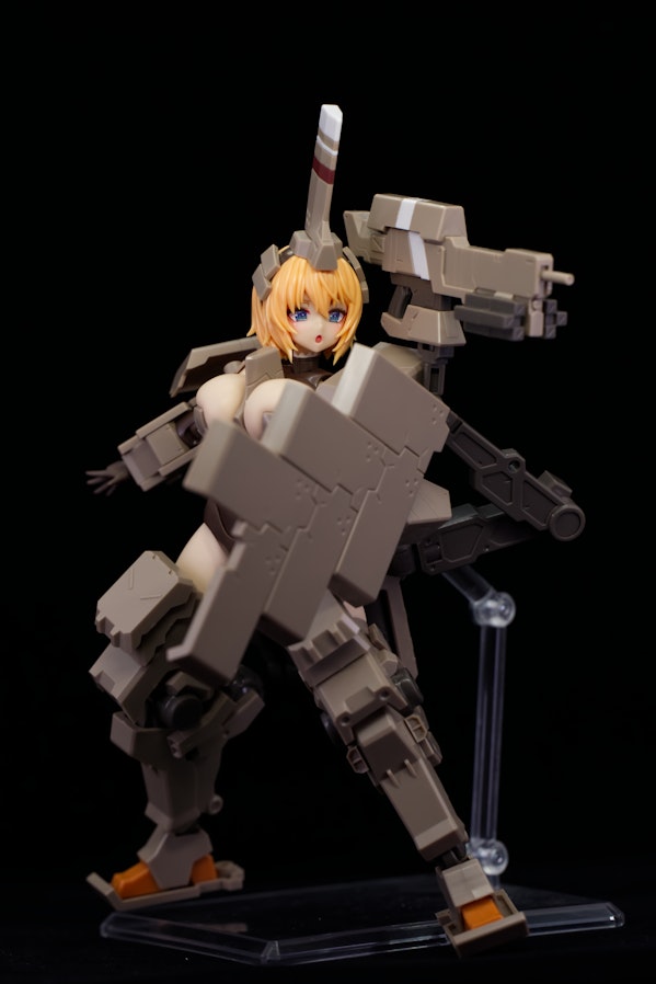 FAガール 輝鎚・甲 武装