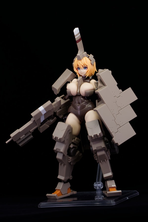 FAガール 輝鎚・甲 武装
