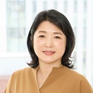 お客様の声から進化！シミ・しわ・たるみをカバーする人気の