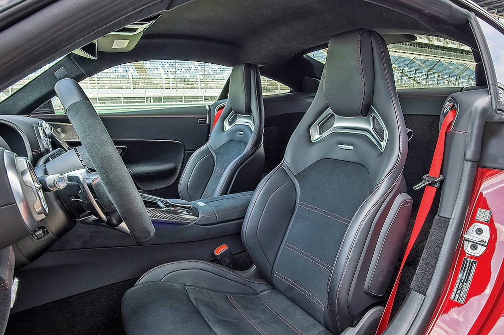Mercedes_AMG_GT_63　コクピットの様子