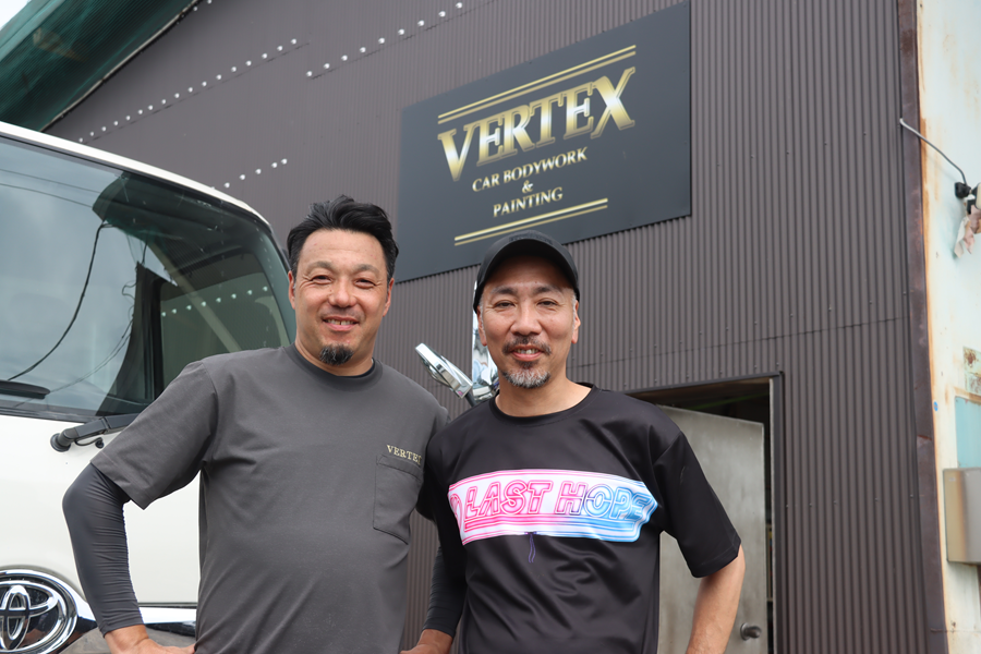 VERTEX・森川雄太社長（左）と“鈑金野郎”こと加納貴志氏