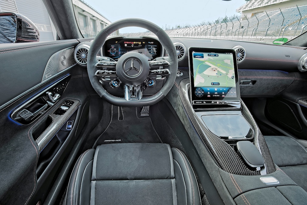 Mercedes_AMG_GT_63　運転席からの視界