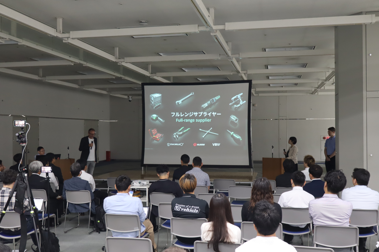 海外ツールメーカーによるプレゼンテーション。各社が商品開発コンセプトや今後の展開などの情報を発信した