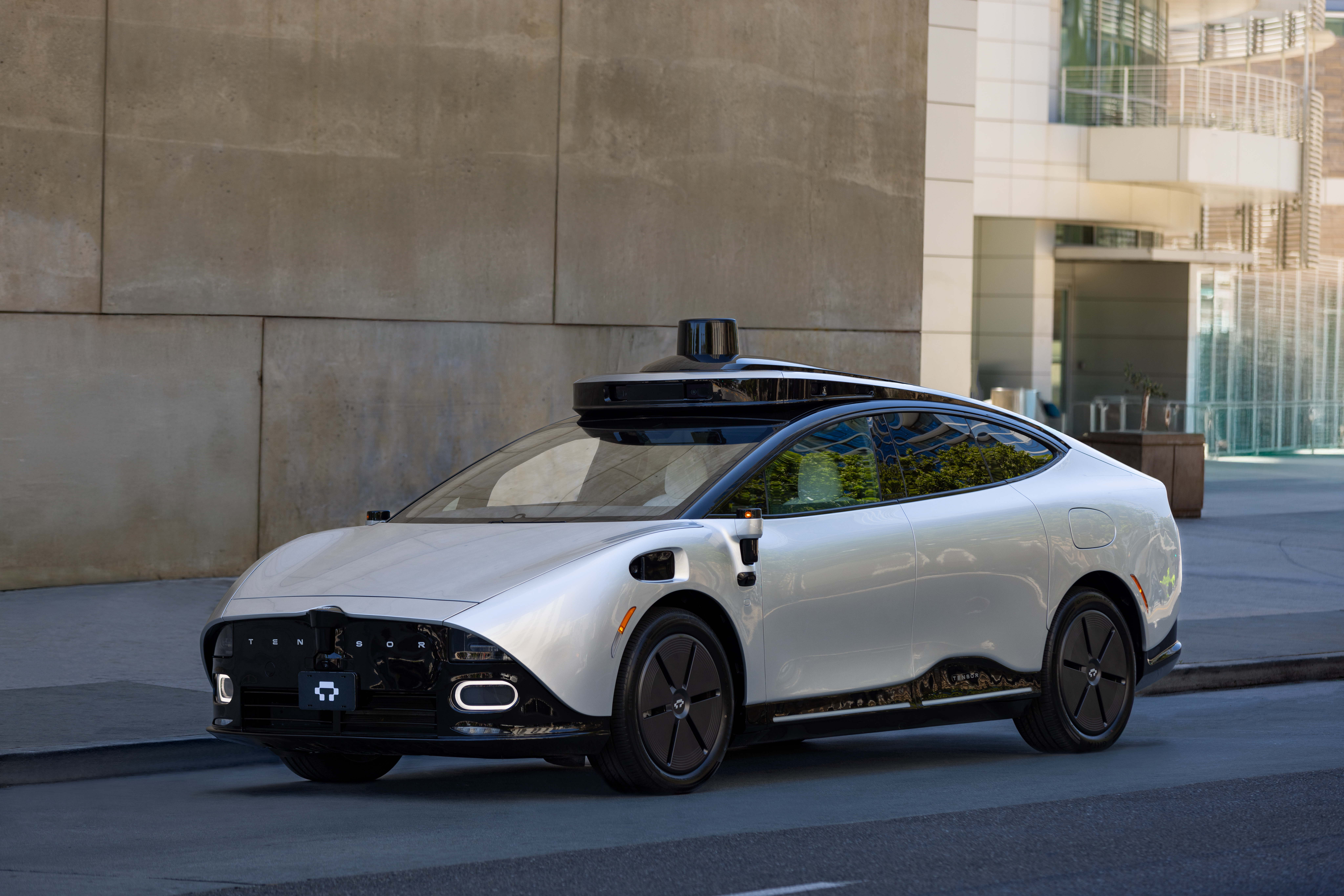 レベル4の完全自動運転車両、遂に発売か。米AI企業テンサー、個人所有