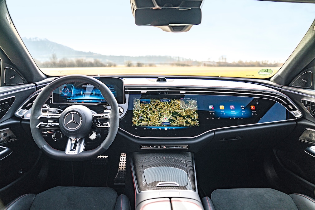 メルセデスＡＭＧ　Ｅ　53　運転席周り内装の写真