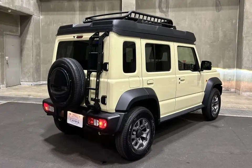 折りたたんだ状態のジムニー