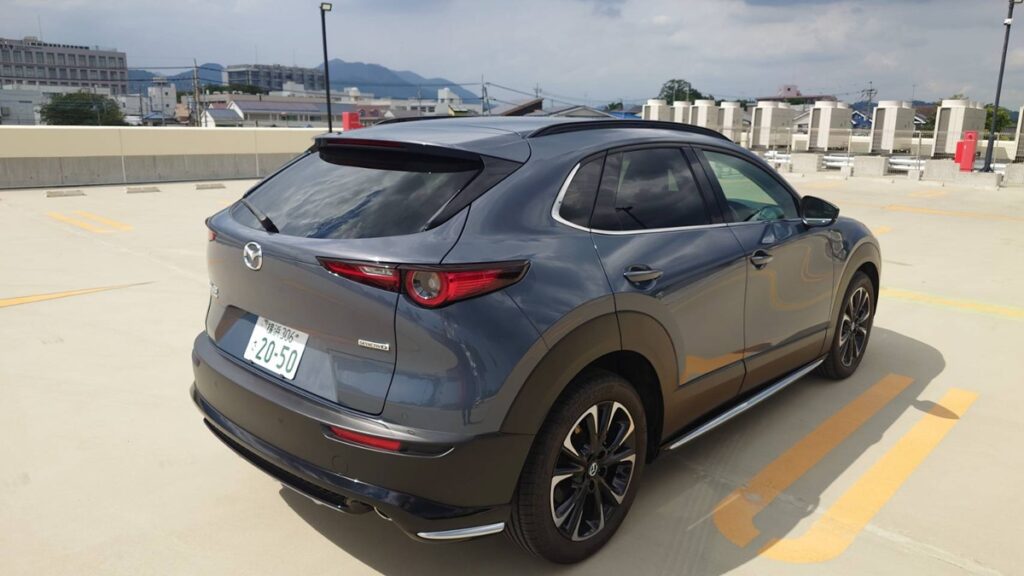 マツダCX-30　右後方からの写真