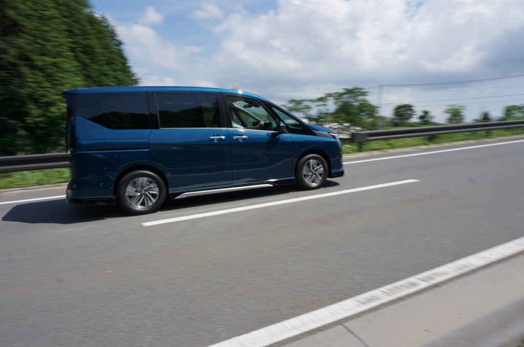 セレナ走行画像