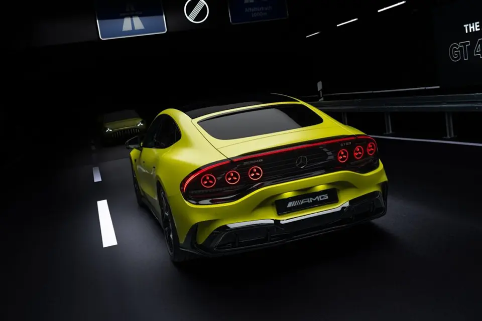 AMG GT 4ドア クーペのテールライト