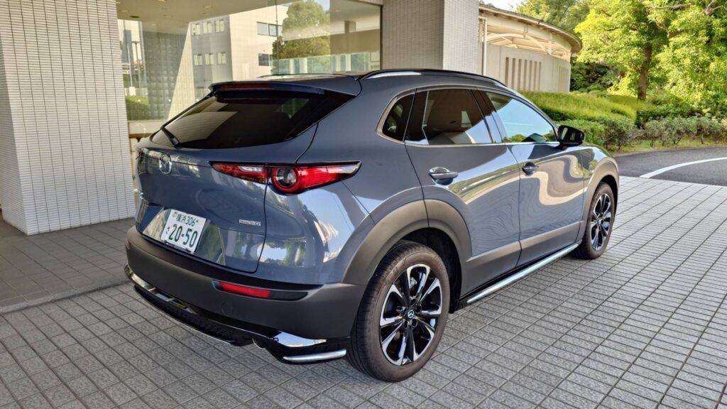 マツダCX-30　右後方からの写真２