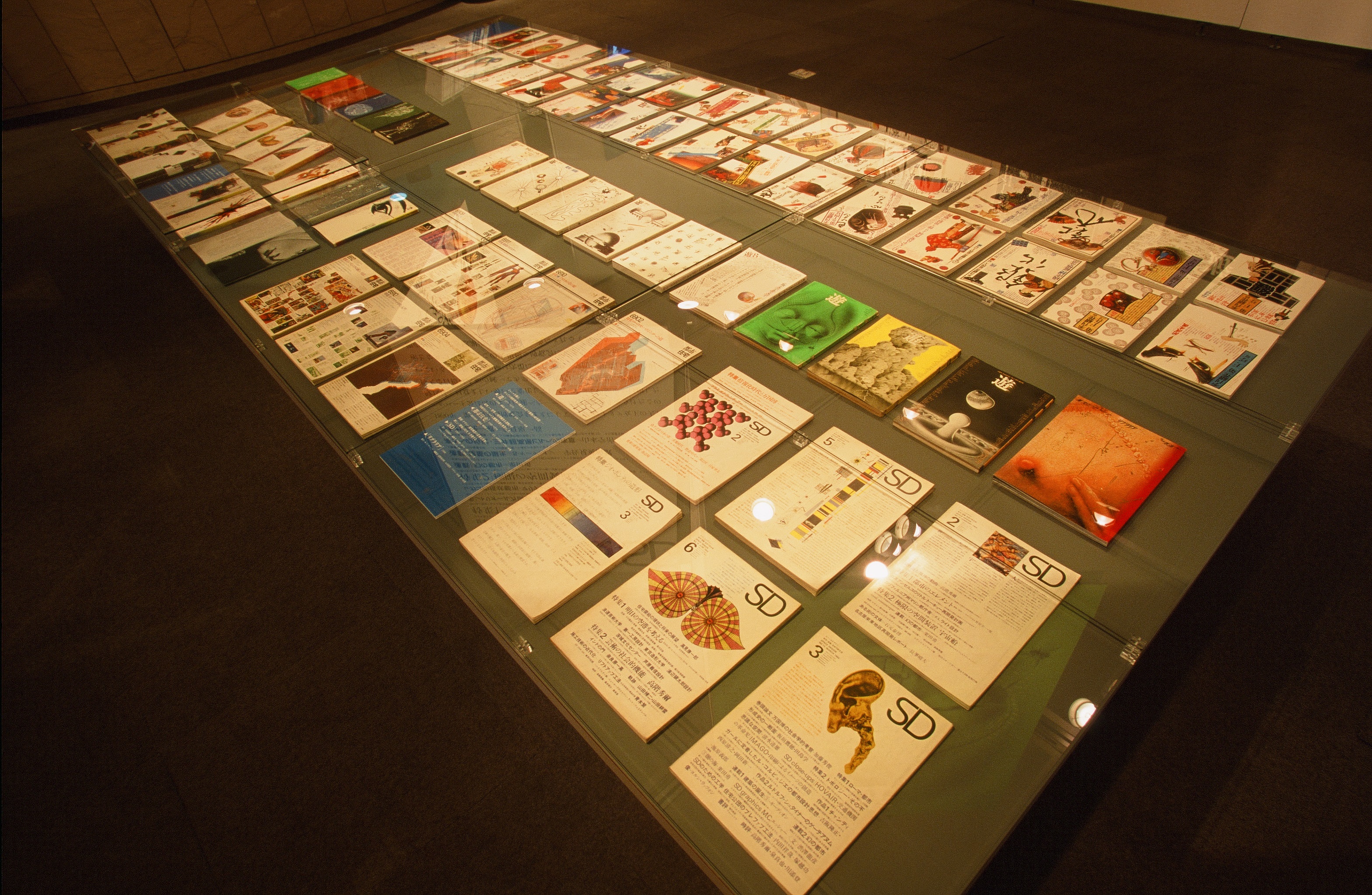 ddd_136, 疾風迅雷：杉浦康平雑誌デザインの半世紀展 | 展覧会 | ddd