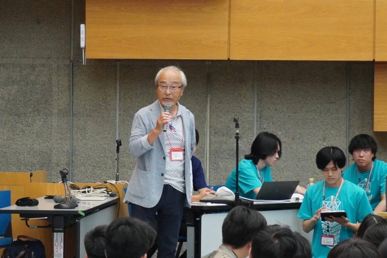 学生サマーセミナー2026 開会の挨拶をする斎藤公男日本大学名誉教授