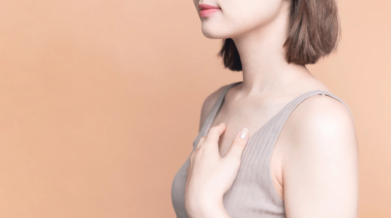 【胸ニキビの原因と予防法】跡を残さずキレイに治療するには？