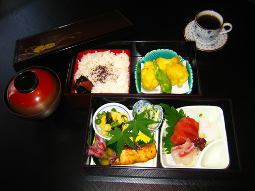 画像：万葉弁当（平日限定）