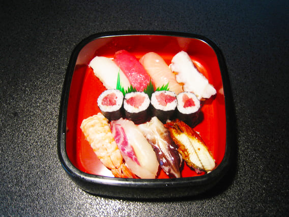 画像：にぎりサービスセット