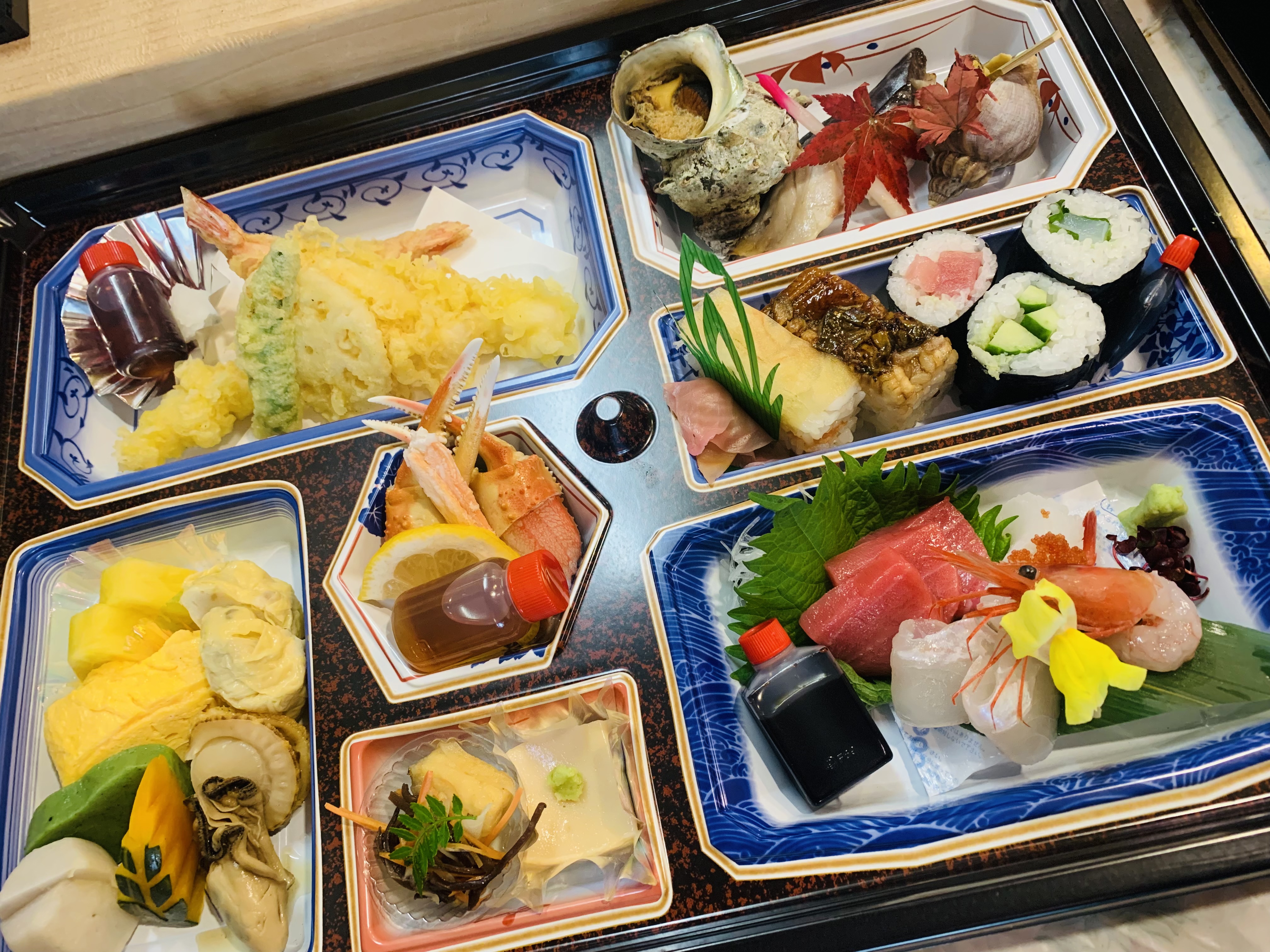 画像：幕の内（使い捨て容器）