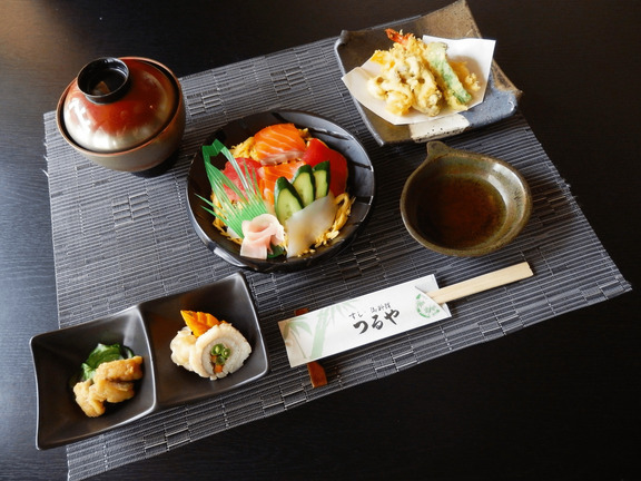 画像：ちらし天ぷらセット