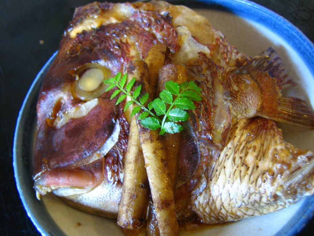 画像：タイのあら炊き