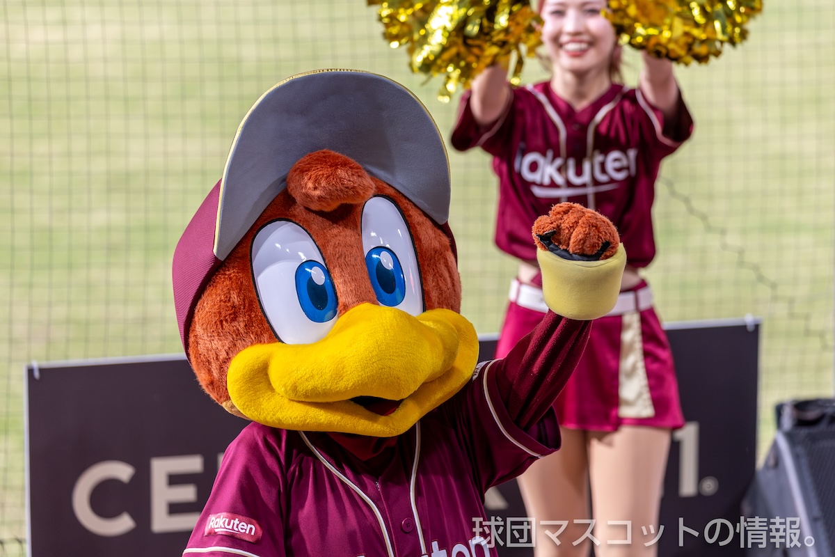 拳を上げるクラッチくん