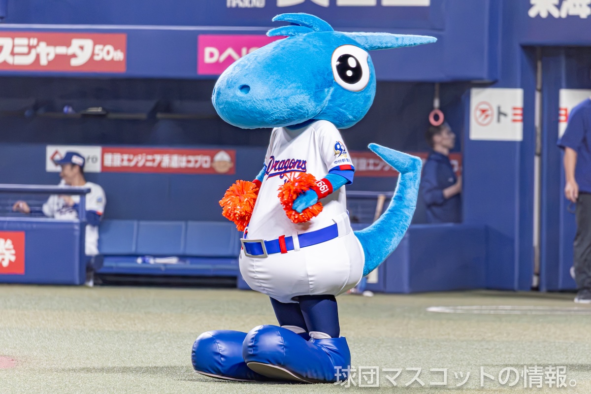 シャオロンのプロフィールと出演カレンダー｜球団マスコットの情報。
