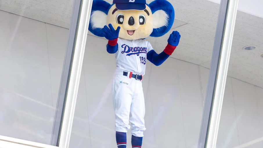ブラックドアラさんが登場